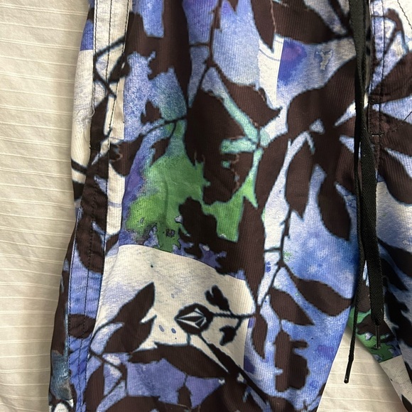 Genuine Volcom Stone Hawaiian Blue Floral Board Shorts Swim Trunks Size 30 - Picture 2 of 6